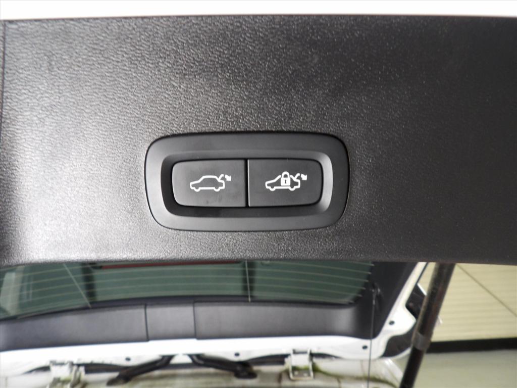 Volvo XC40 t5 plug-in hybrid 262pk aut plus dark