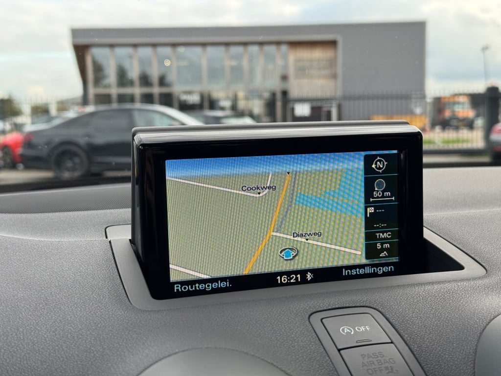 Audi A1 Sportback 1.0 tfsi s-line * navigatie * cruise control * nap
