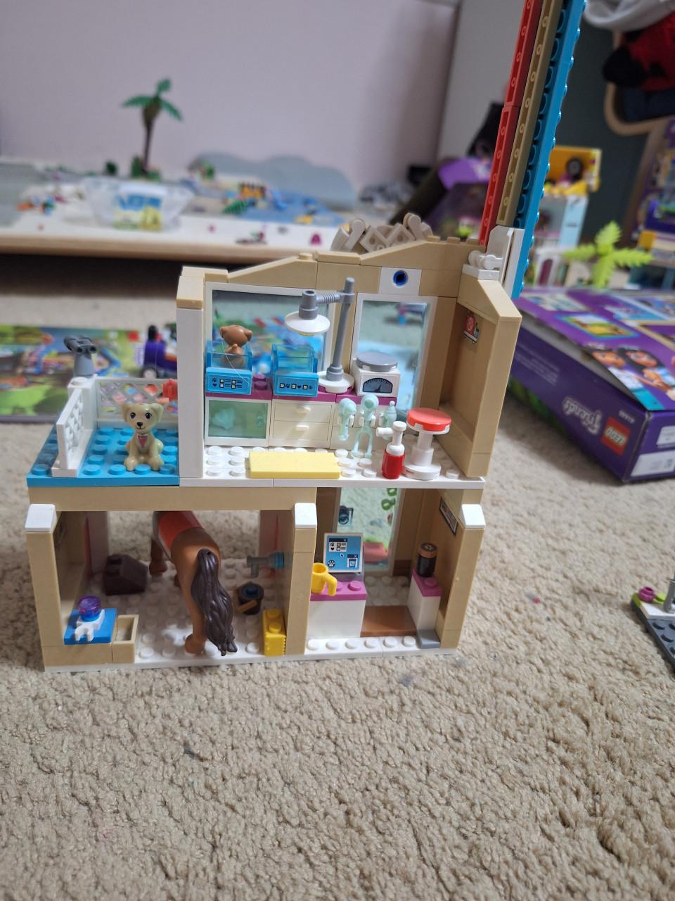Lego Friends 41446, Heartlake City dierenkliniek, Leeftijd 6+