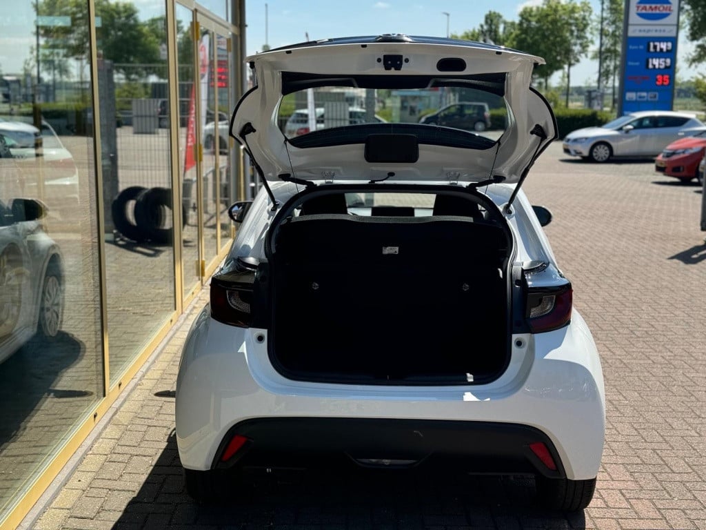 Toyota Yaris 1.5 hyb. active