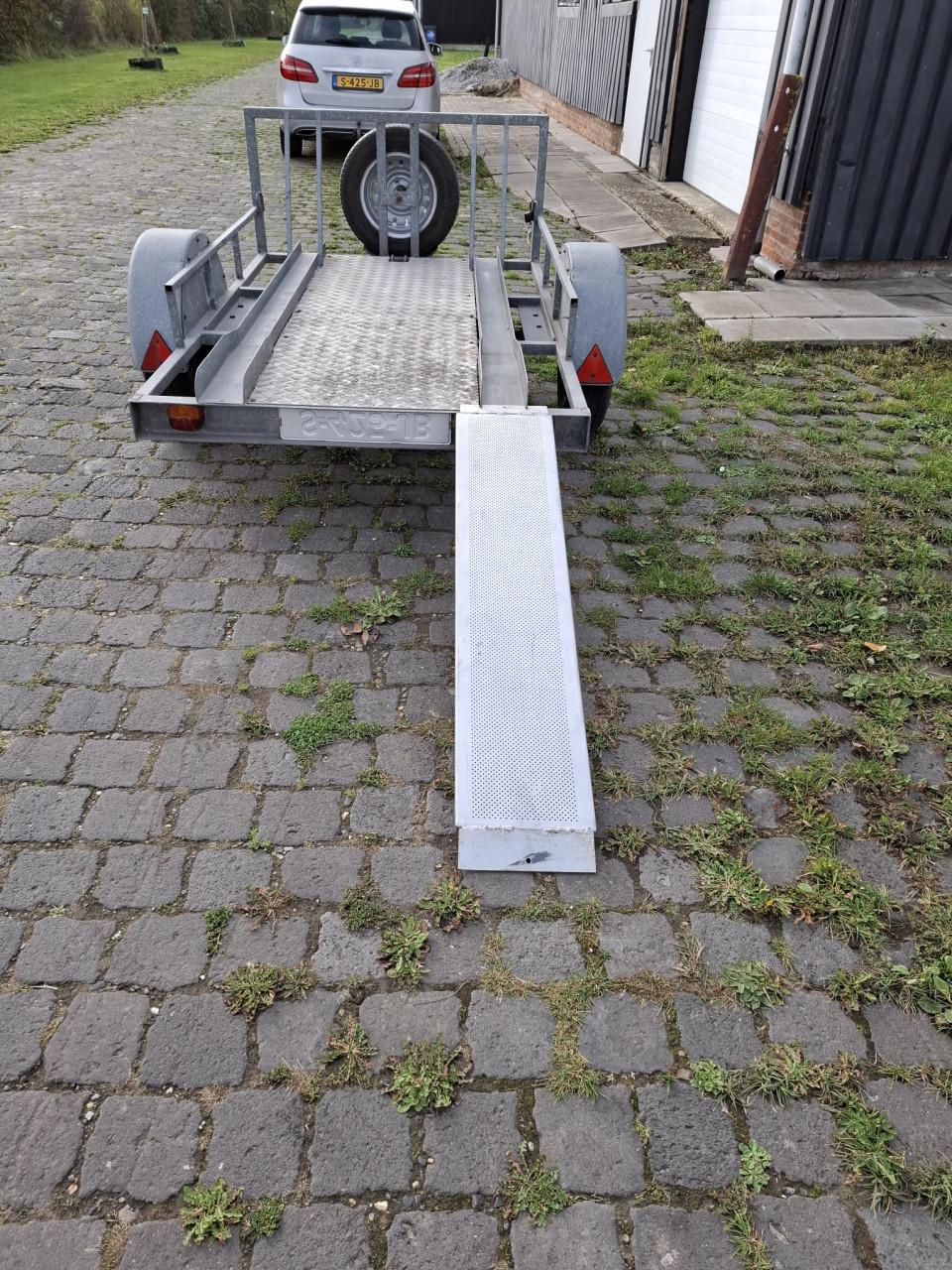 Motor transport aanhanger