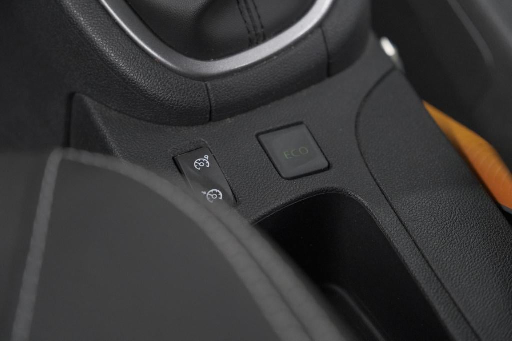 Renault Clio estate tce 90 limited | parkeersensoren | navigatie | airco