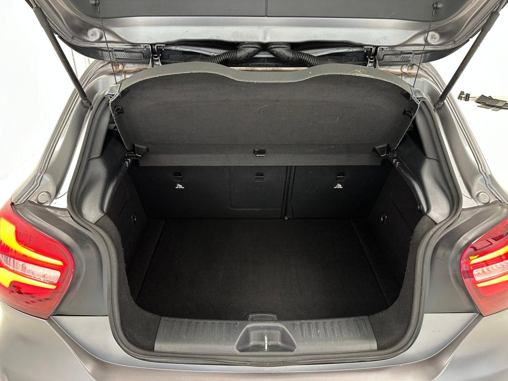 Mercedes-Benz A-Klasse 180 amg line | magno grey | keyless go | trekhaak |