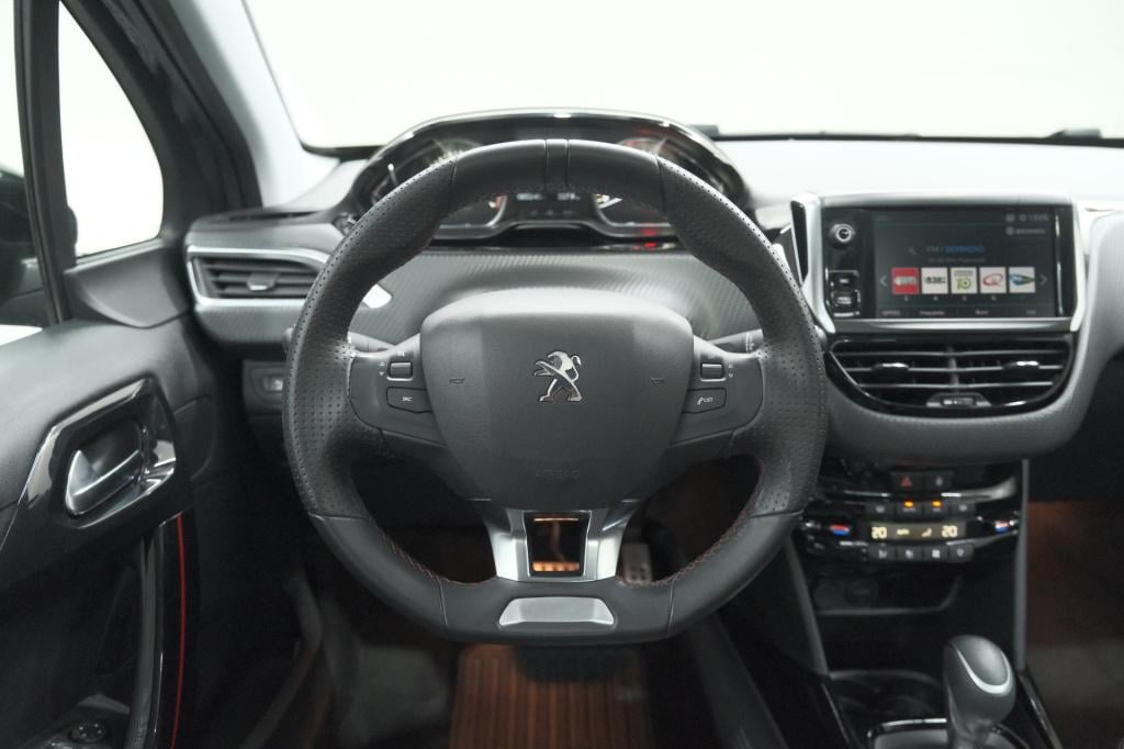 Peugeot 2008 puretech 110 eat6 gt line | trekhaak | panoramadak | apple car