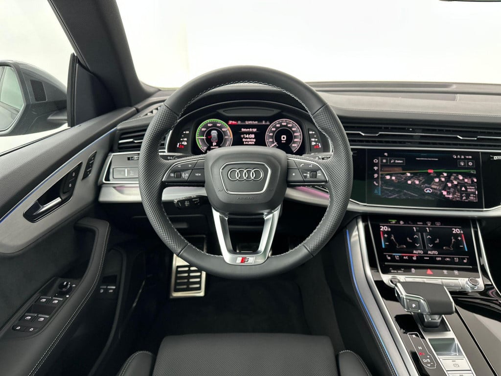 Audi Q8 pro line s 55 tfsi e 290 kw / 394 pk suv 8 versn.