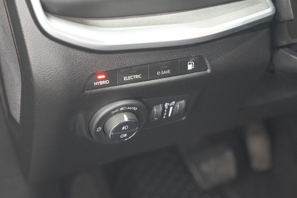 Jeep Compass 4xe 190 plug-in hybrid electric night eagle | camera | apple c