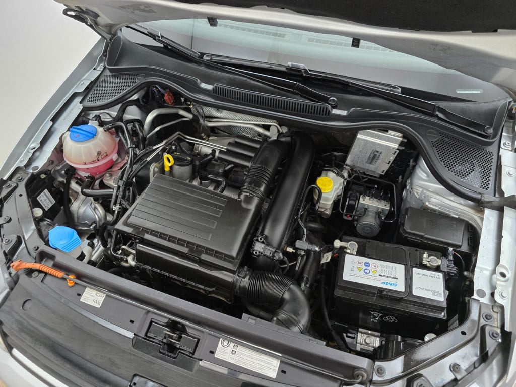 Volkswagen Polo occasion 1.2 tsi highline met carplay radio en sportieve lo