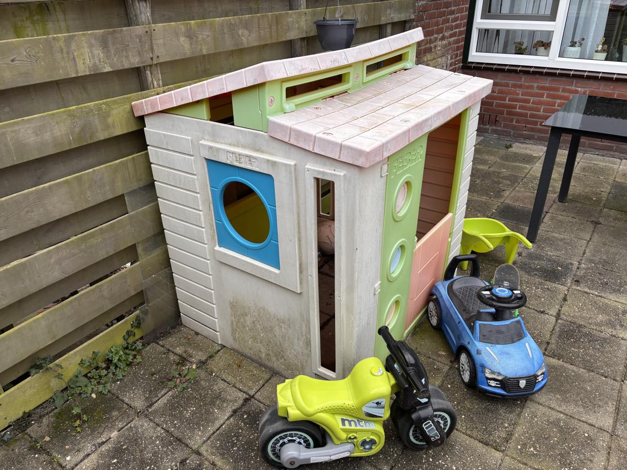Speelhuisje+ speelgoed