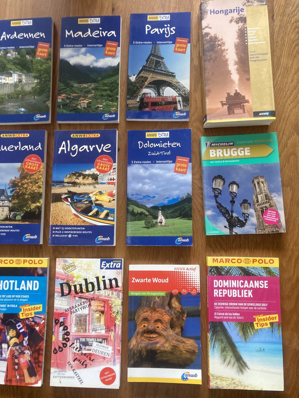 22 Reisgidsen diverse landen per stuk of in 1 koop