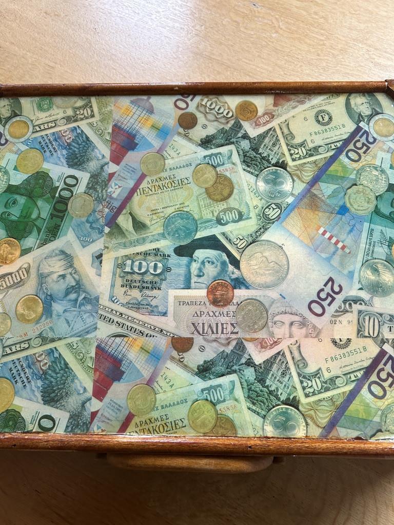 Koffer attache hout geld