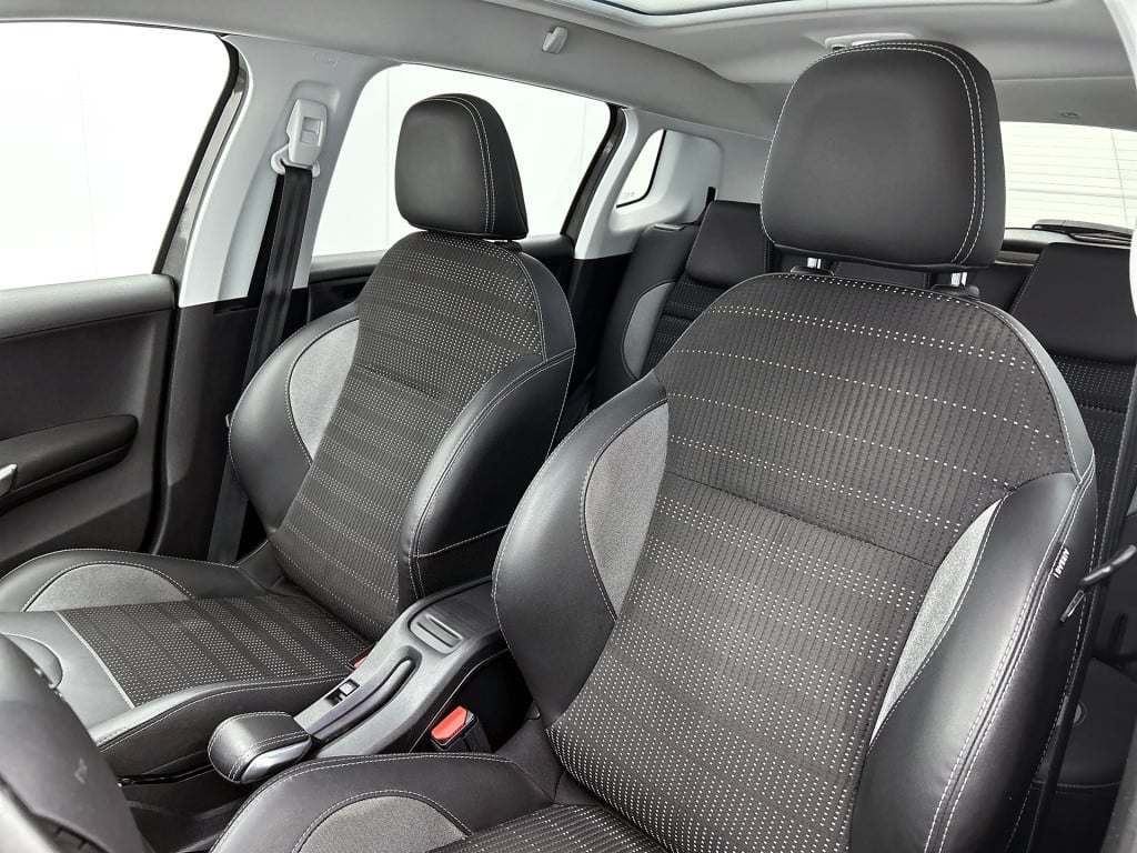Peugeot 2008 110 pk allure | rijklaar | achteruitrijcamera | trekhaak | pan