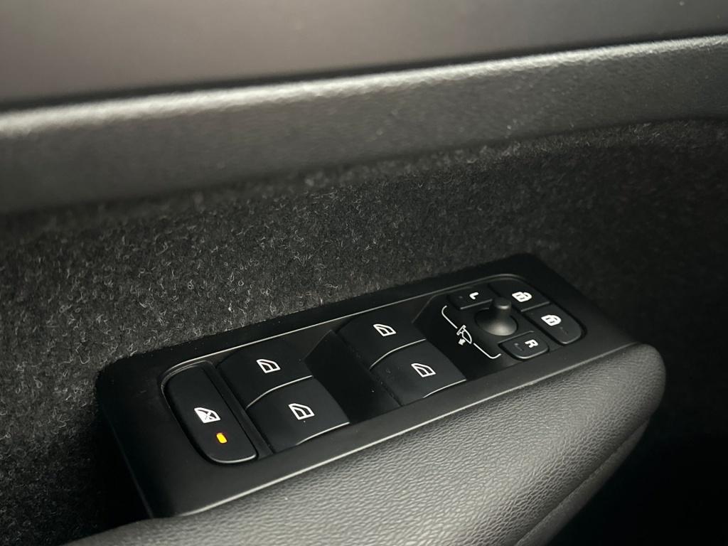 Volvo XC40 t4 211pk recharge r-design| 360camera| trekhaak| adap.cruise