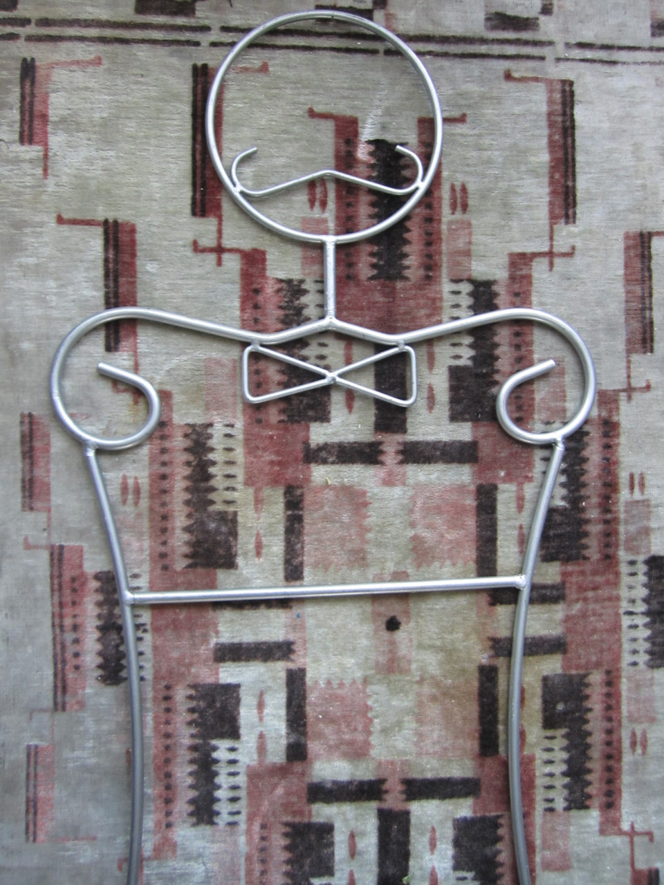 Paspop Metaal H=163 cm. B=43 cm.
