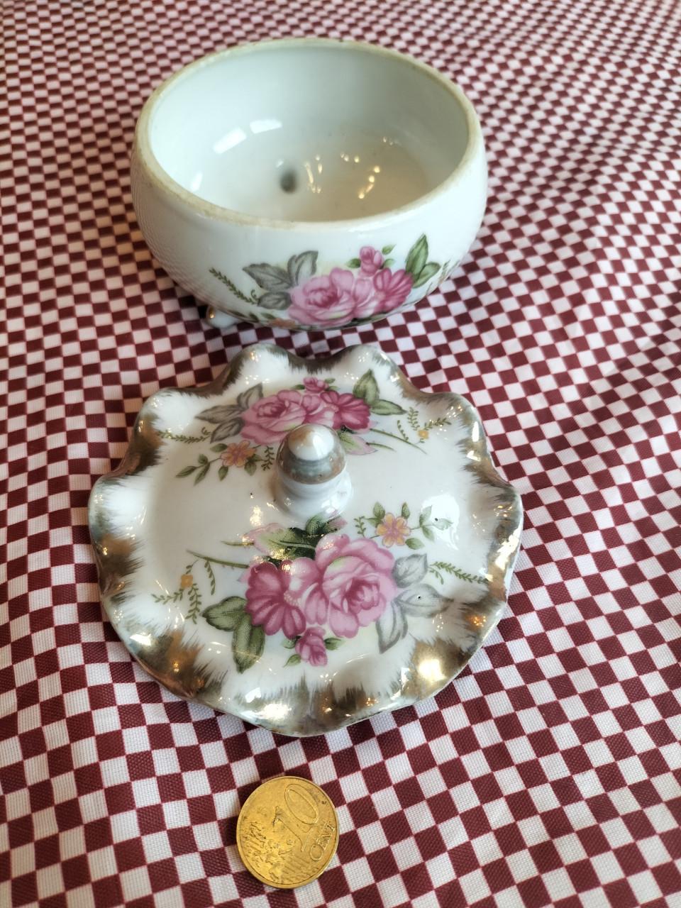 Porselein bonbonniëre