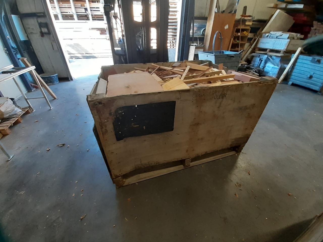 Grote kist kachelhout voor 20 euro
