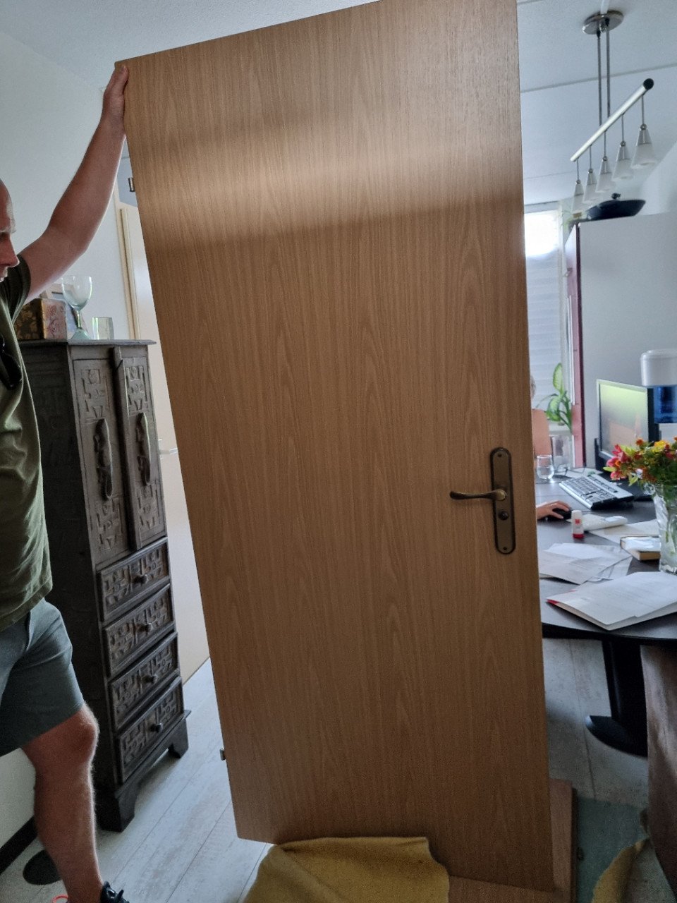 4x luxe houten opdekdeur met 1x glas totaalprijs € 30,-