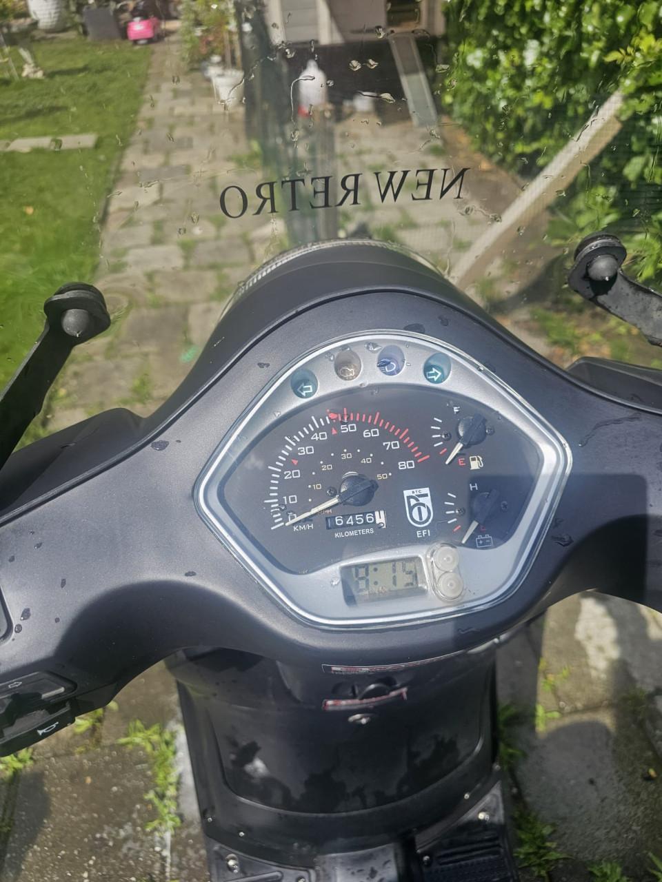Riva scooter (donkergrijs/zwart)
