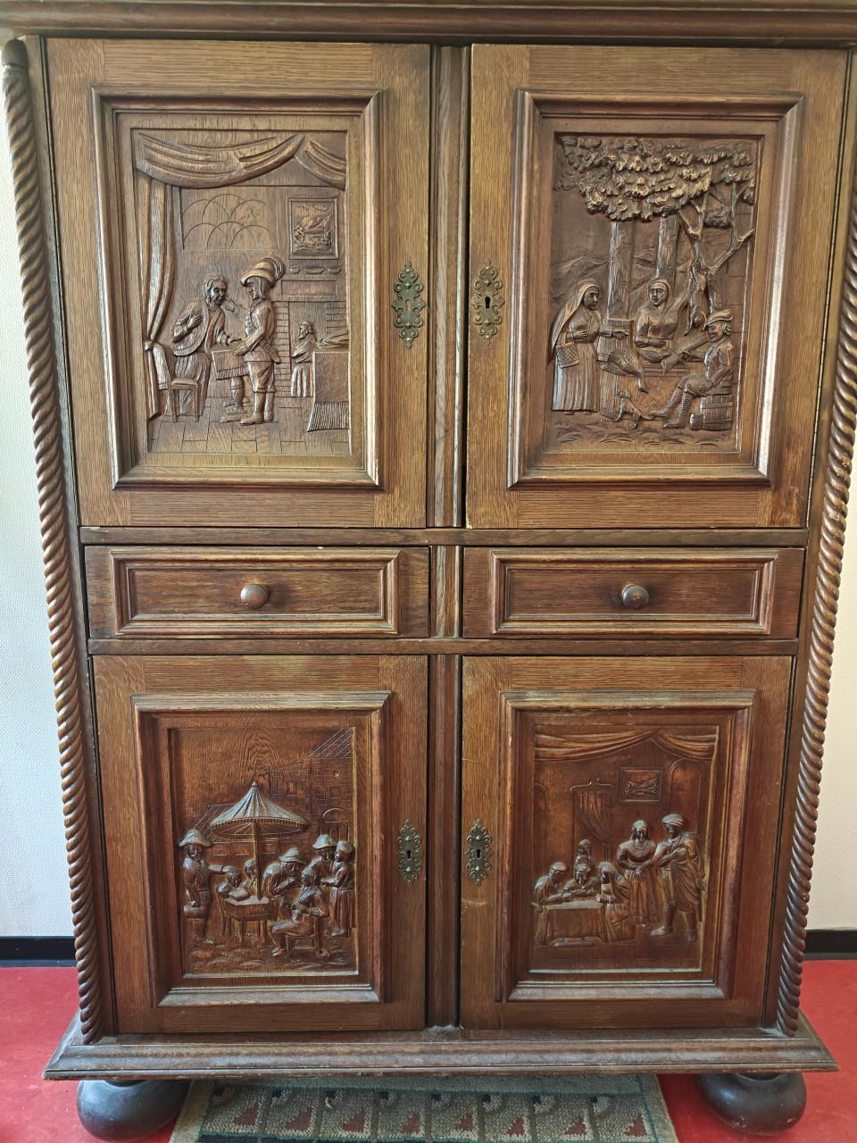 ALLEEN OPHALEN Antieke houten kast met houtsnijwerk