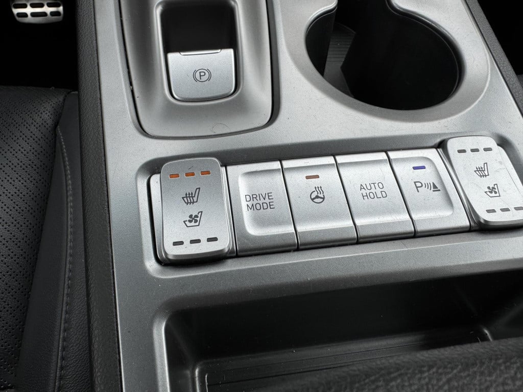 Hyundai Kona ev premium 64 kwh 3-fase lader | navigatie | stoelventilatie +