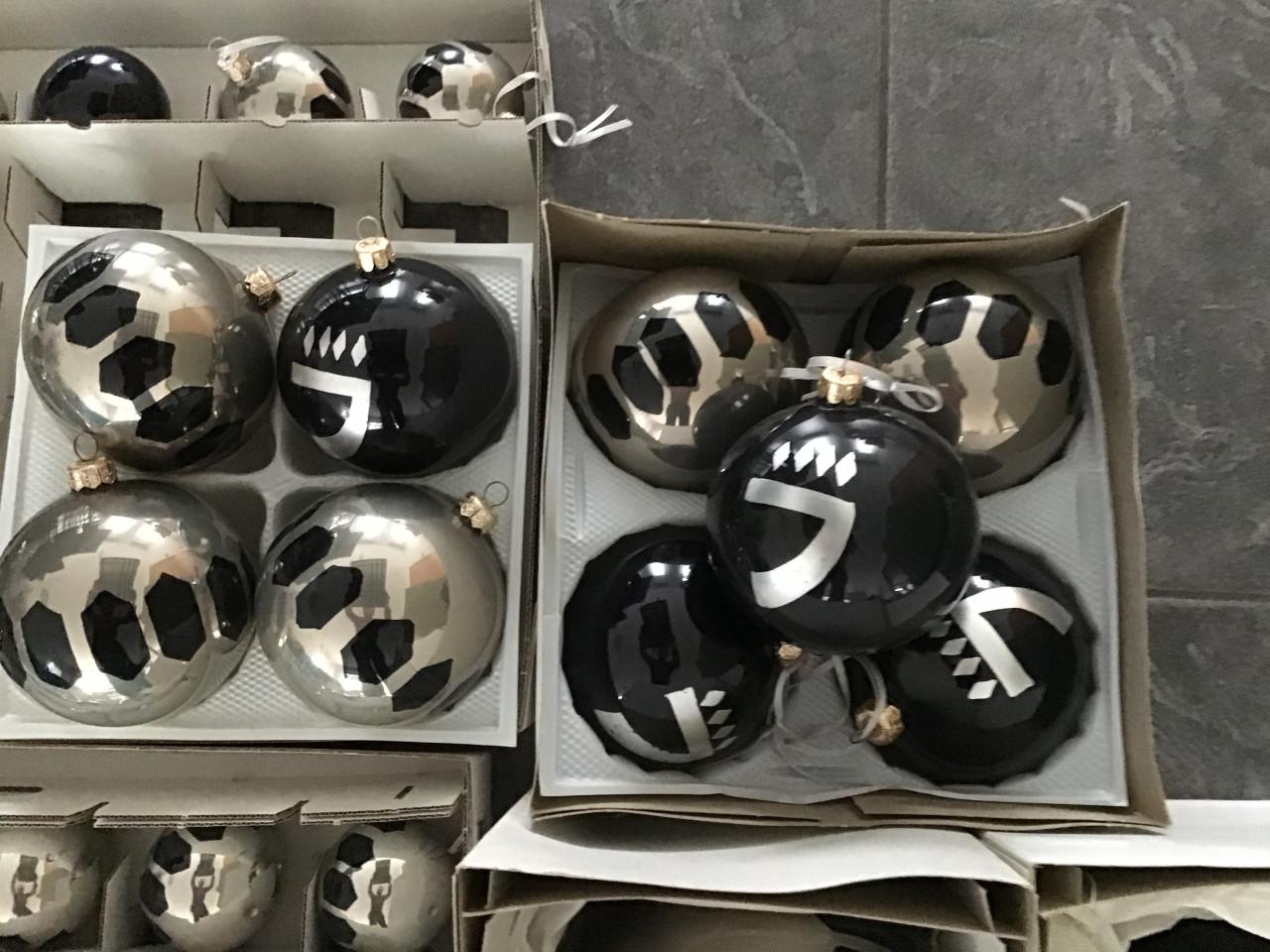 Kerstballen, donkerblauw/grijs/zilver, mondgeblazen en handbeschilderd