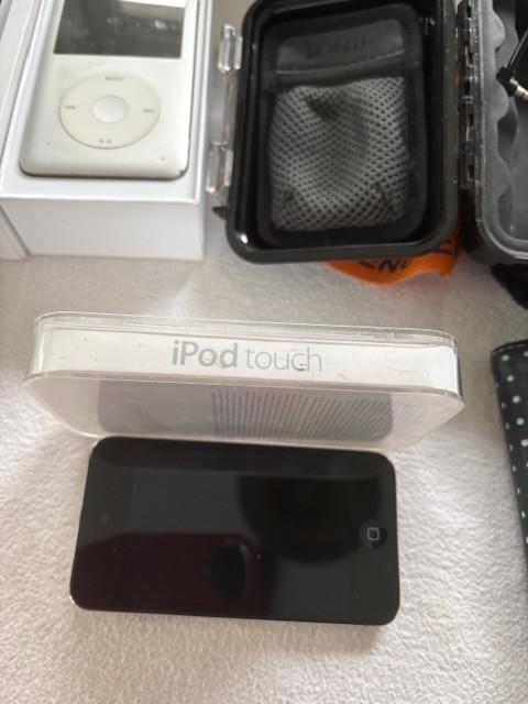 Sony MP 3 docking station met veiligheidsbox en 1pod touch  GERESERVEERD