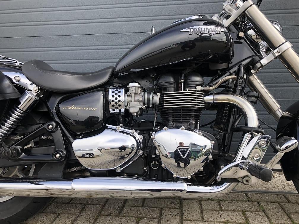Triumph Bonnenville America uit 2008 met 27 dkm, lederen koffers etc €4250