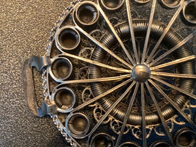 Zeeuwse knop (klederdracht) , zilver.