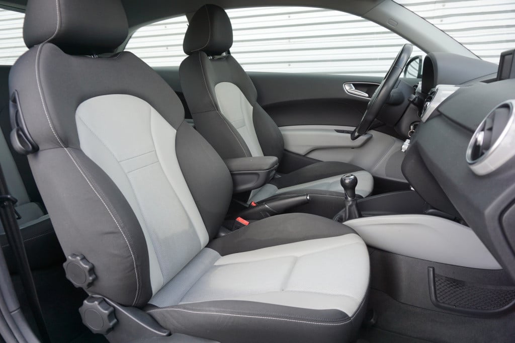 Audi A1 1.4 tfsi attraction airco / navi / parkeers. / elektr. ramen