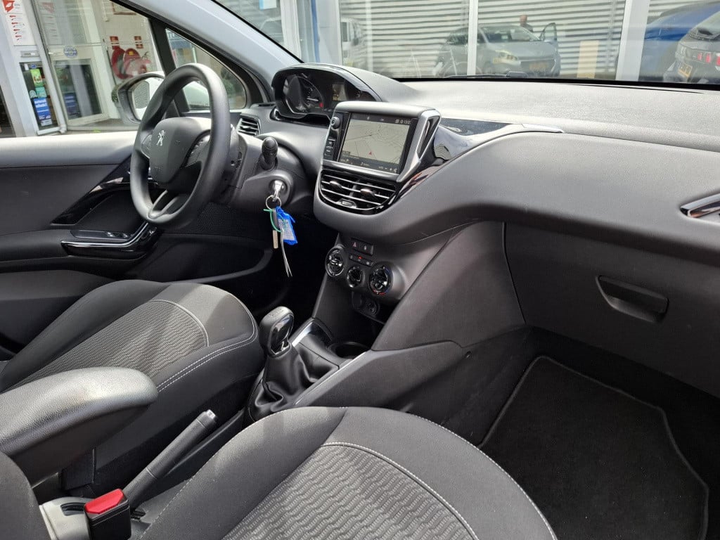 Peugeot 208 1.2 82 blue lion 5-drs airco/nav/park