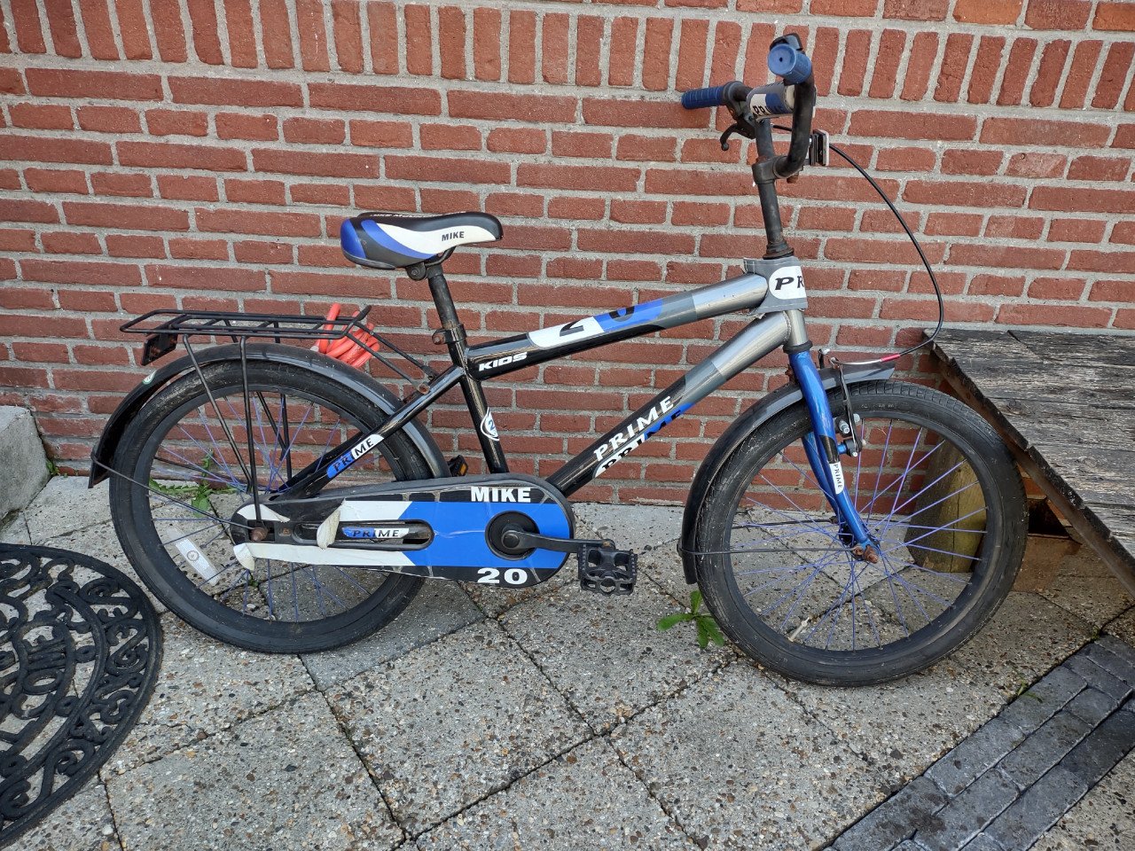 Stoere zwart blauwe jongensfiets Mike, parcourfiets 6-9 jaar