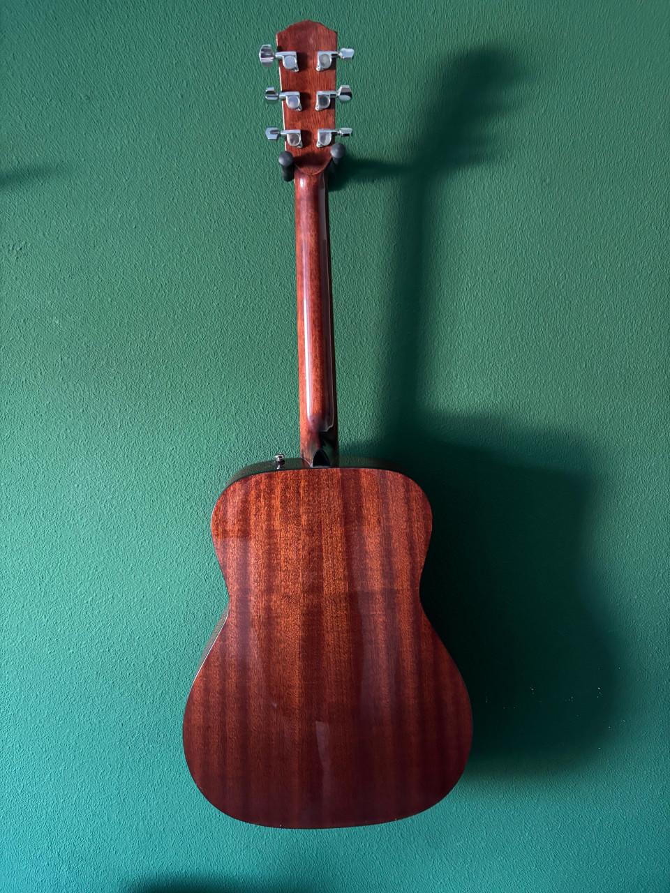 Akoestische linkshandige Fender gitaar