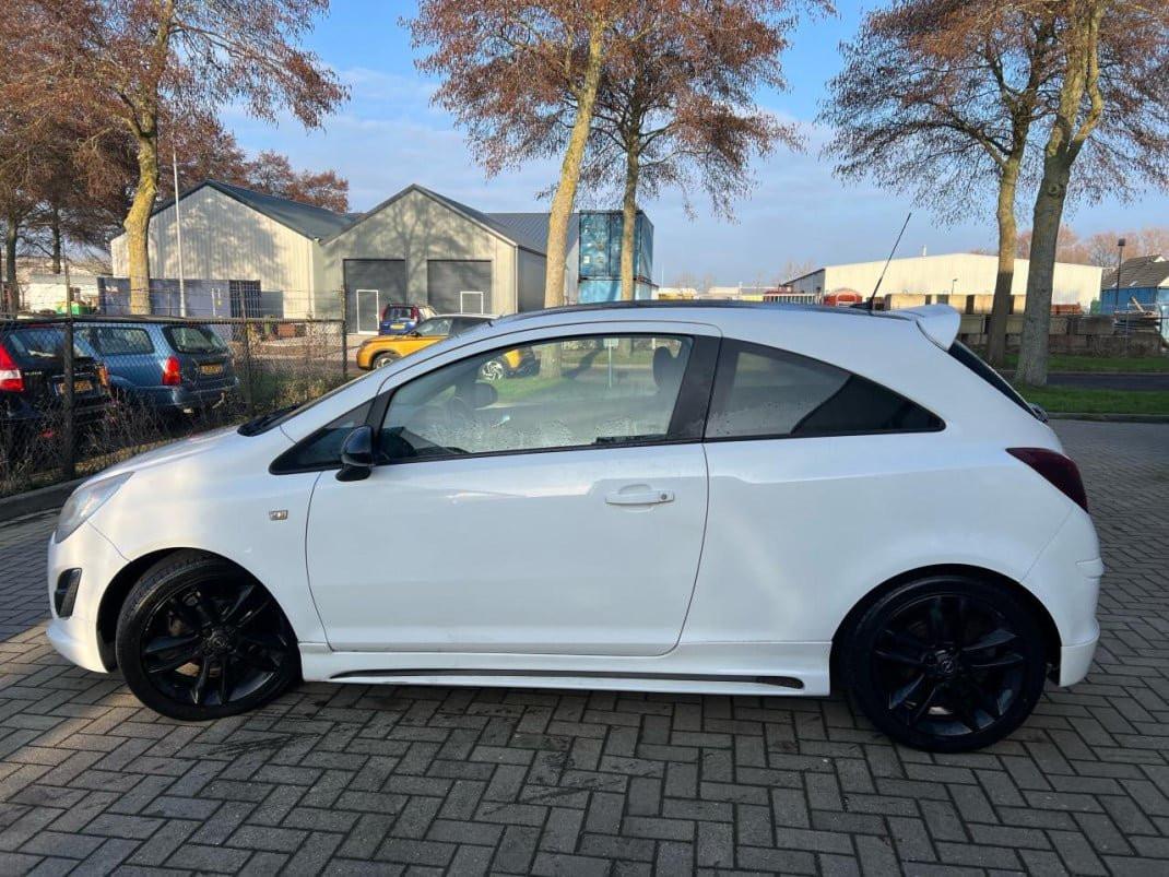 Opel Corsa 1.4-16V Black On White Vol Jaar Apk