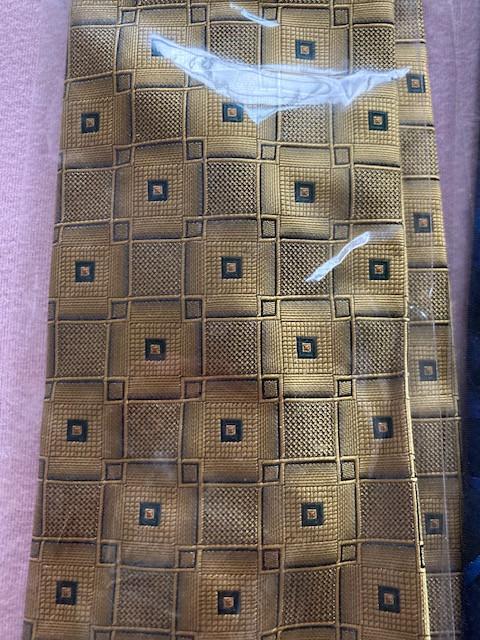 Te koop; 3 zijden stropdassen zijde kleding kerst
