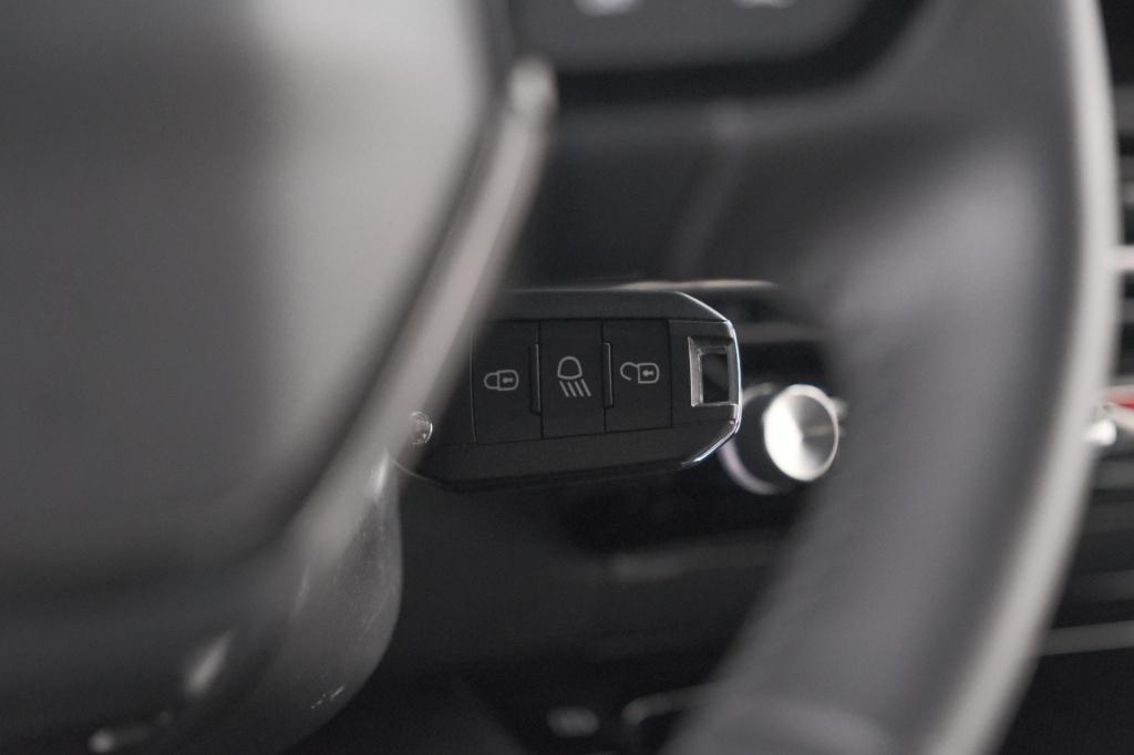 Peugeot 2008 puretech 100 allure | apple carplay | parkeersensoren | climat