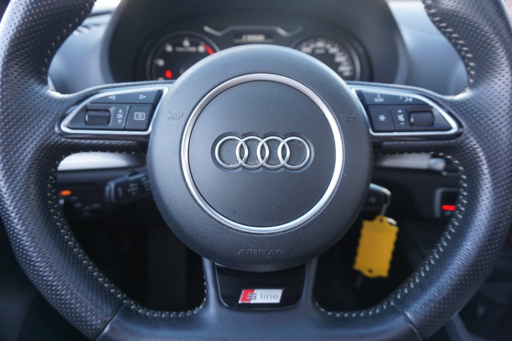 Audi A3 sportback 1.4 tfsi ambition pro line s airco / navi / cruise / pano
