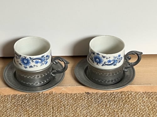 Espresso/koffiekopjes en schotels met tinnen houders