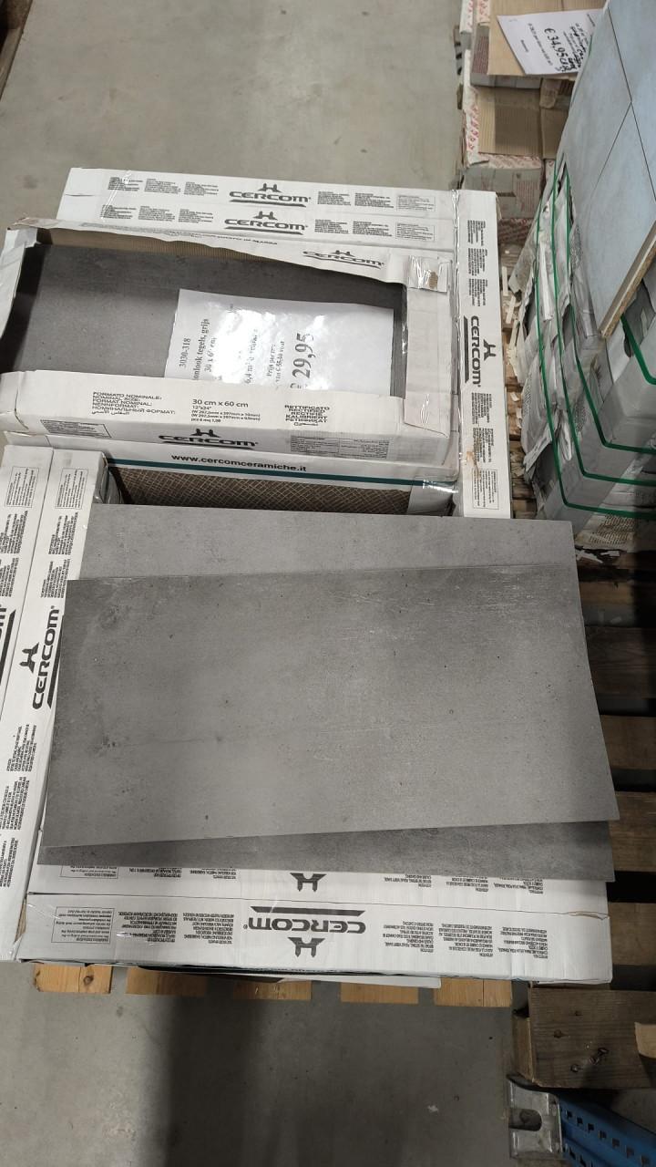 3030-318 ca 86,4  m² grijze betonlook tegels, 30x60 cm, van € 55,10 voor