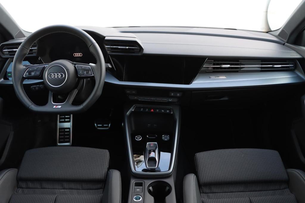 Audi A3 limousine 30 tfsi s edition 115pk s-tronic