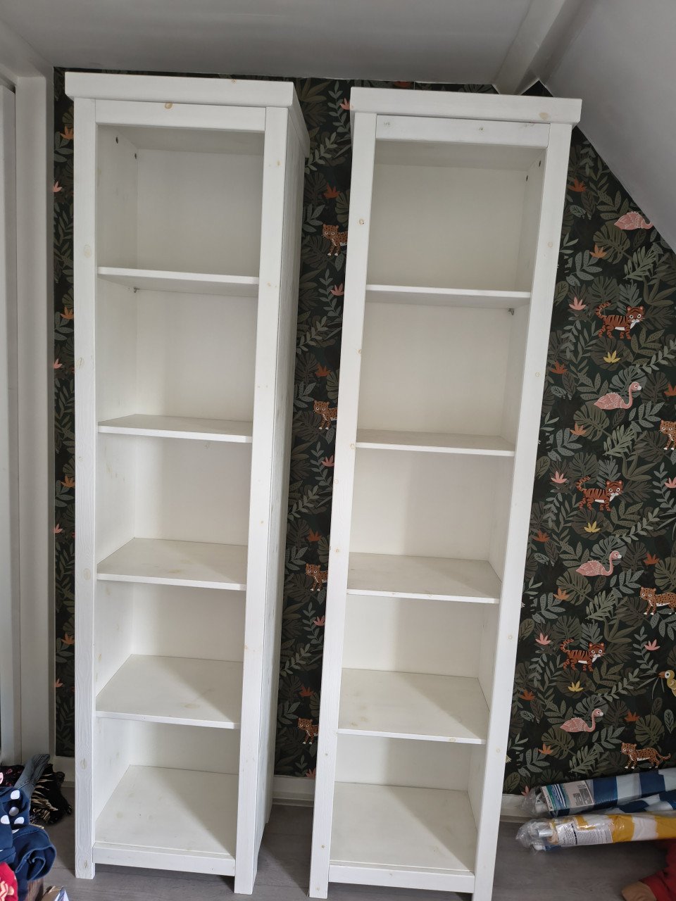 2x prachtige houten boekenkast, open kasten white wash hout.