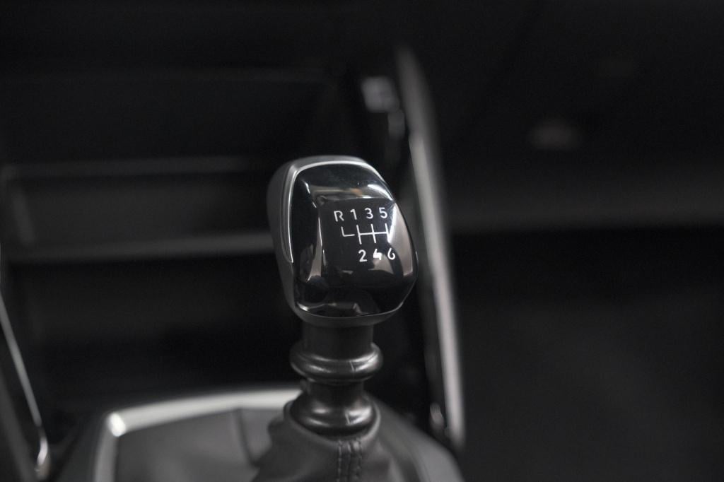 Peugeot 208 puretech 100 style | navigatie | cruise control | apple carplay