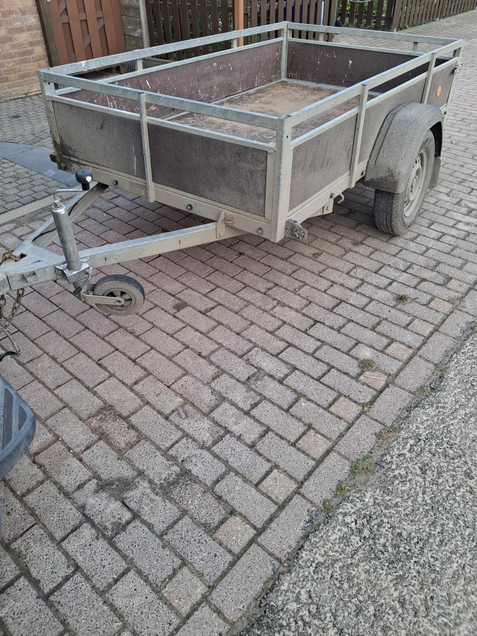 Aanhangwagen met loofrekken