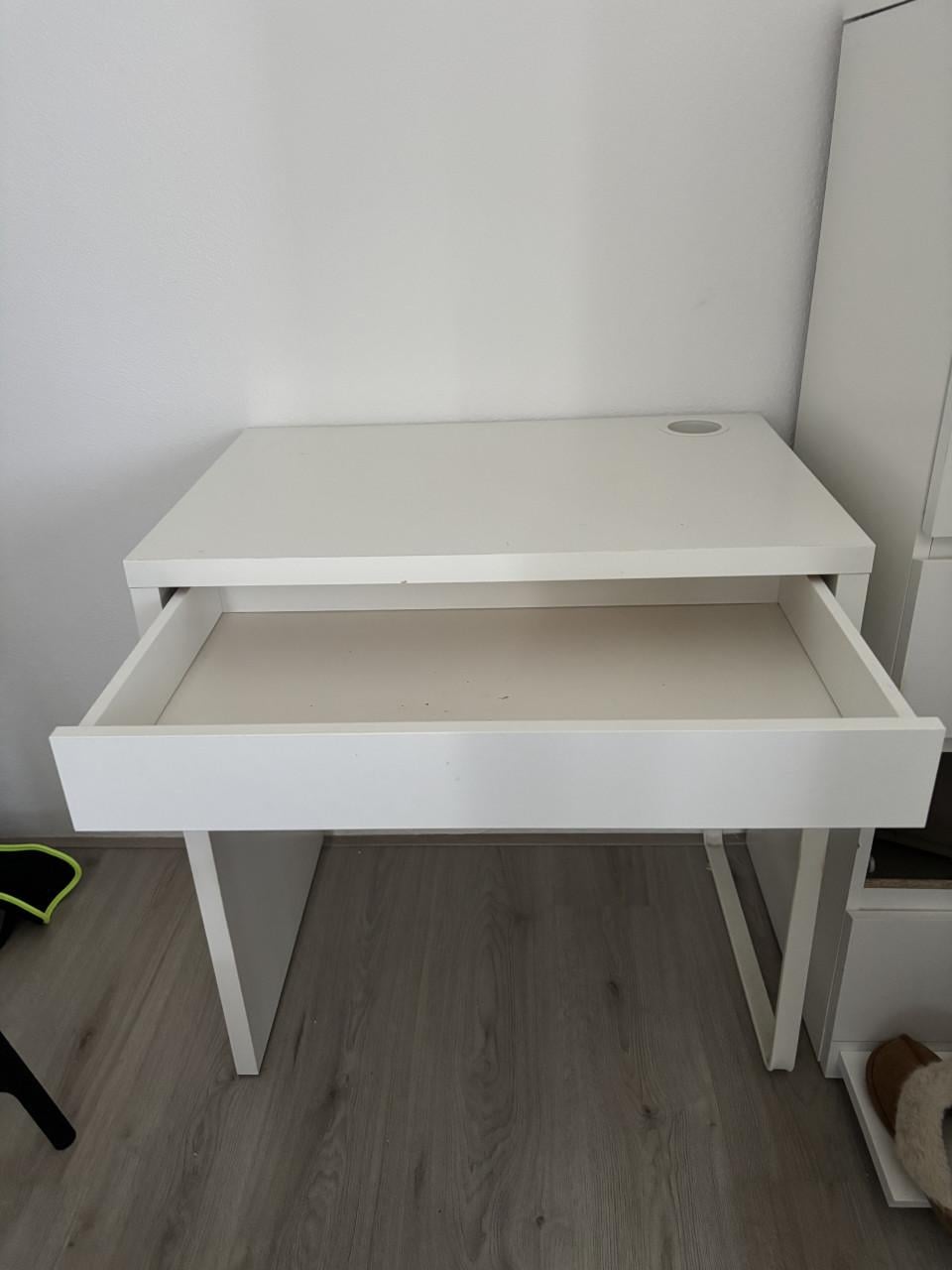 Klein bureau / make-up tafel