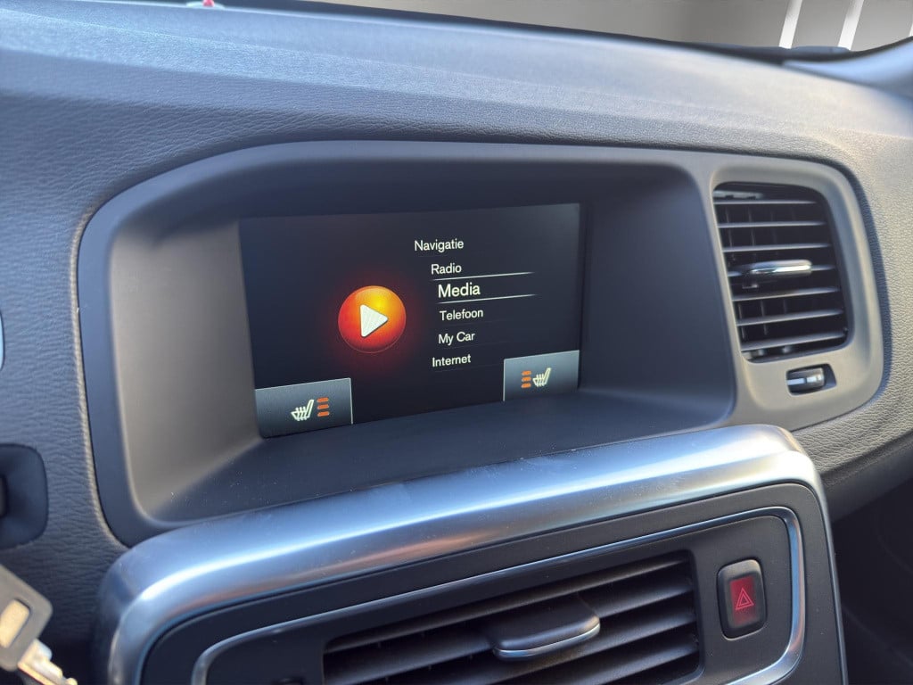 Volvo V60 2.4 d6 awd plug-in hybrid summum stoelverwarming