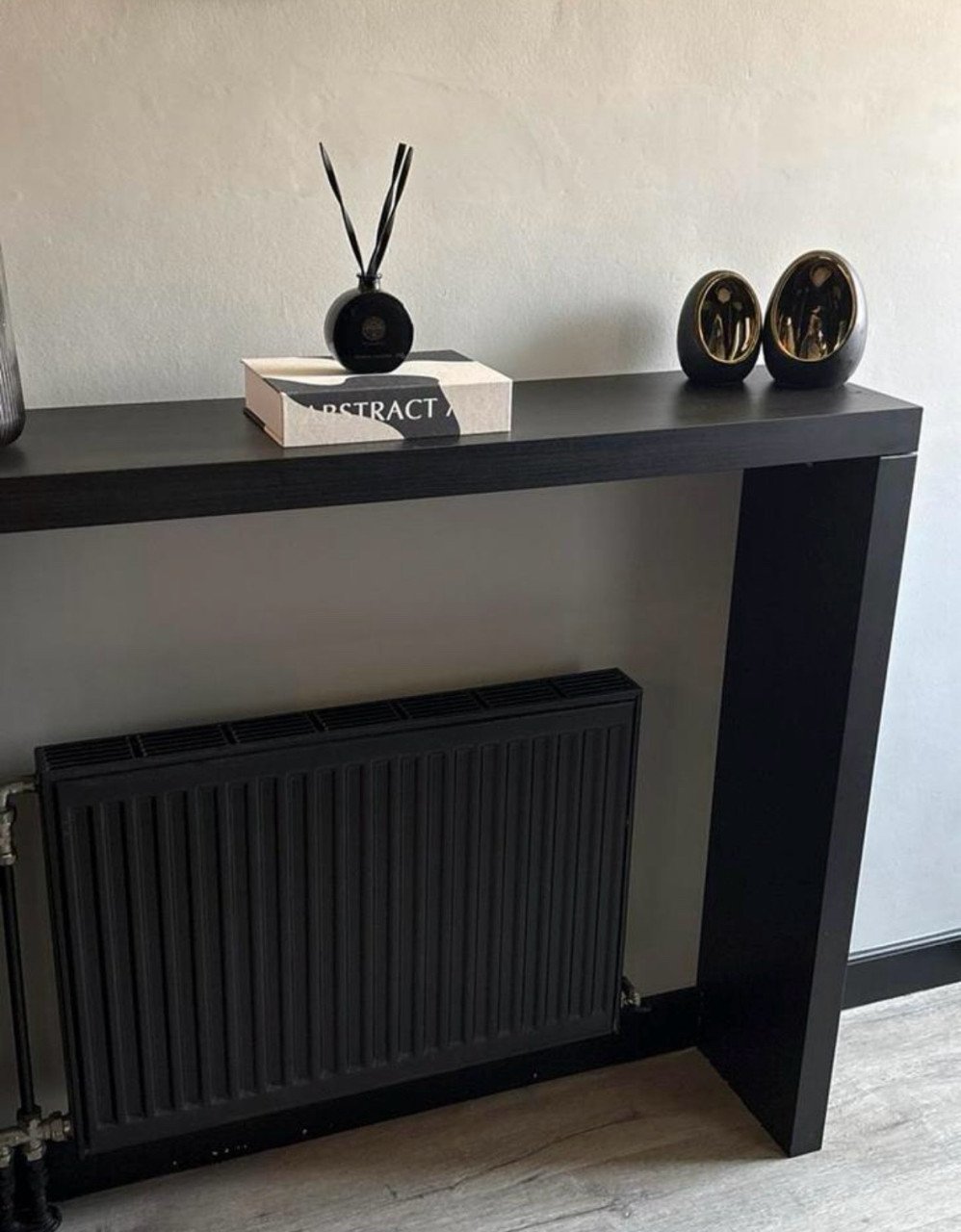 Zwarte bijzettafel / wandtafel
