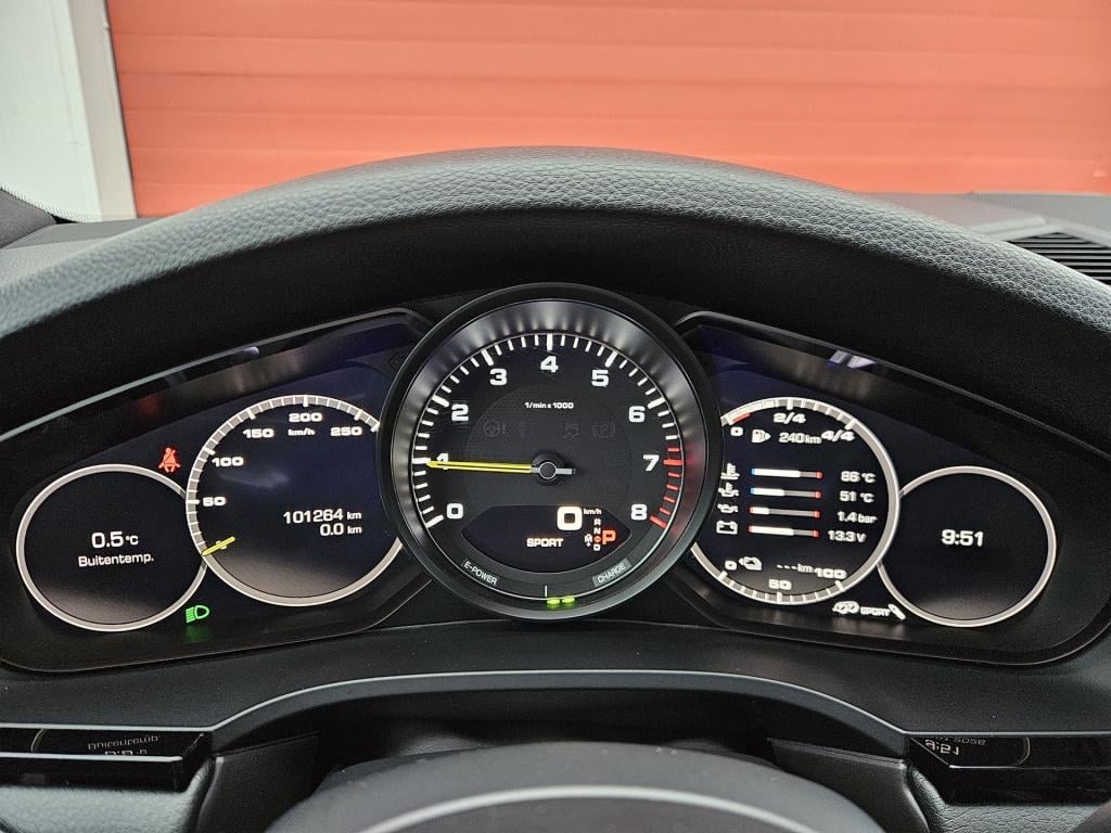 Porsche Cayenne coupé 3.0 e-hybrid | sport chrono | pano | nl-auto