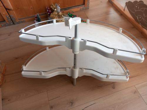 Pannenplateau voor hoekkast keuken.