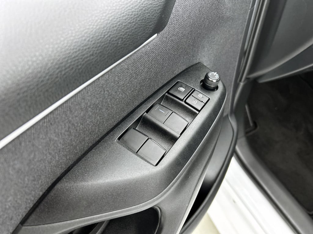 Mazda 2 Hybrid 1.5 centre-line
