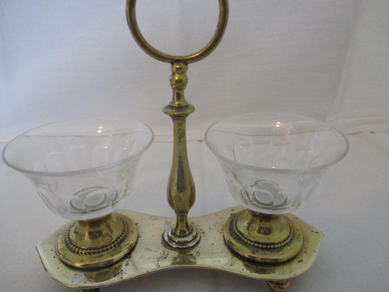 Zeer mooi kristallen dubbel zoutvat , afgewerkt met parelrand aan de voet