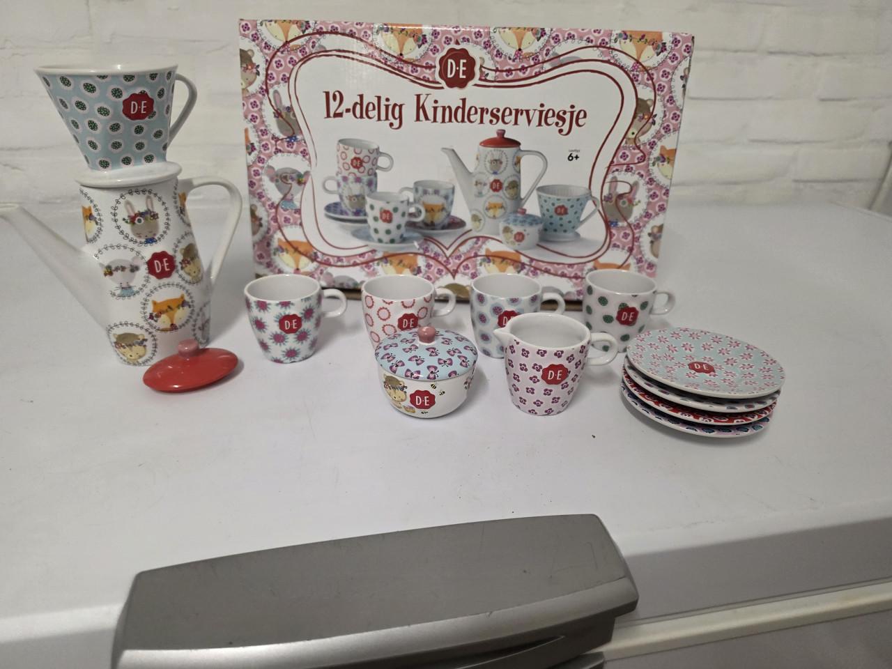 Limited edition douwe egberts kinder servies!