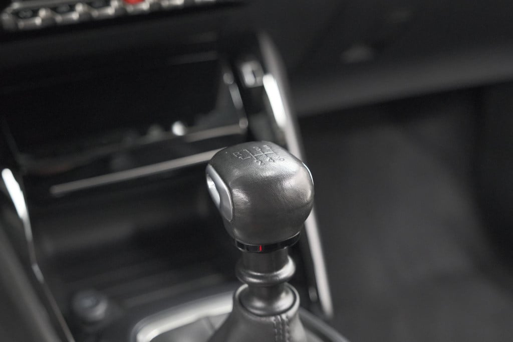 Peugeot 2008 puretech 130 blue lease allure | camera | navigatie | apple ca